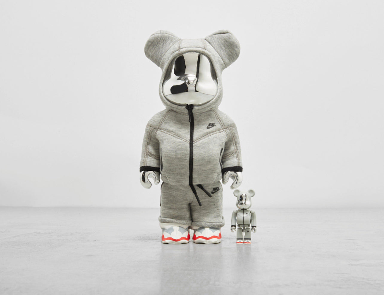 Load video: These iconic figures, known for their minimalist design and endless possibilities, have been gracing shelves and collections worldwide. From beloved characters to famous artists, Bearbricks take inspiration from all corners of creativity.